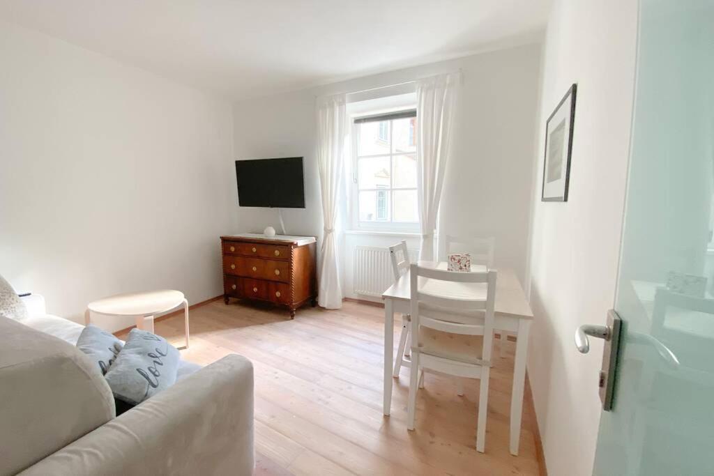Apartment In Urbi, *